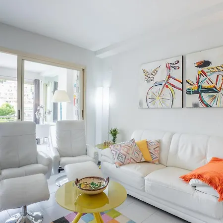 Zeus Apartment