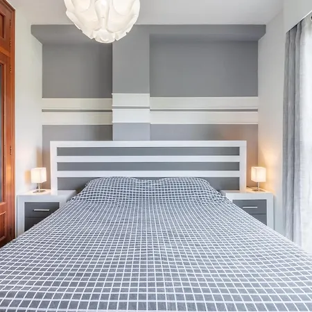 Zeus Apartment